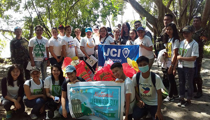 JCI Duwaling Participants in National Clean Up Day